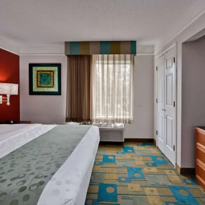 La Quinta Inn & Suites by Wyndham USF (Near Busch Gardens) Hotels near Mosi Science Museum