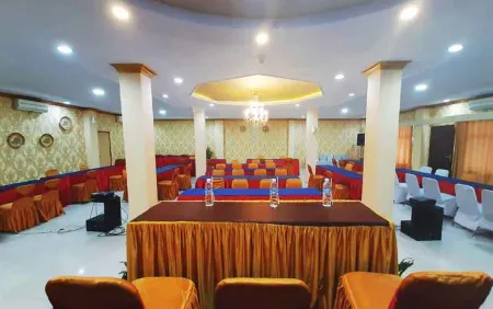 Hotel Grand Duta Syariah Отели рядом с достопримечательностью «Benteng Kuto Besak»