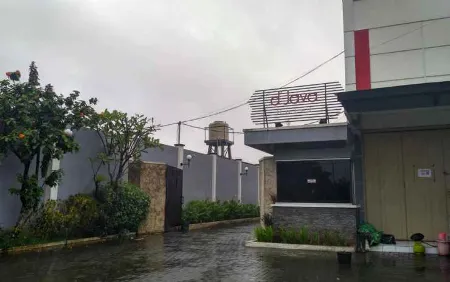 D'Java Hotel Kudus Отели в г. Кудус