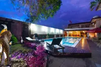 Hotel 365 - مسبح