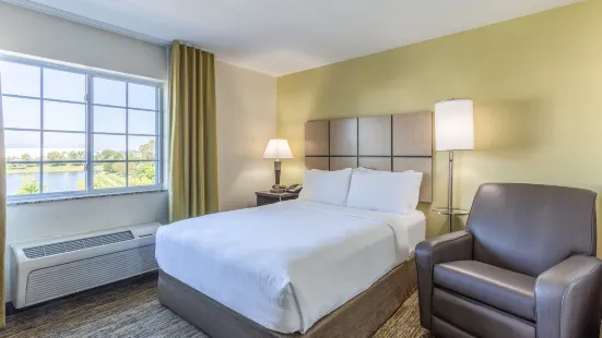 Candlewood Suites Aurora-Naperville