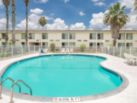 クオリティ イン アリス アリスのホテル