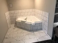 Clarion Pointe Indianapolis Airport - Bathtub