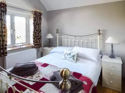 Y Barcud Hotels near Parc Gwledig Morglawdd Caergybi Breakwater Country Park