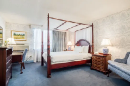 The Farmington Inn and Suites Hotels in 