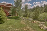 Access to Hot Tub and Nearby Ski Resorts - Charming Cozy Oasis