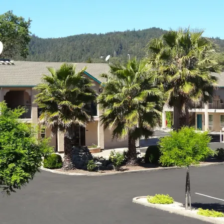Cloverdale Wine Country Inn & Suites
