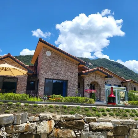 Jecheon the View Pension Отели рядом с достопримечательностью «Храм Чонбанса»