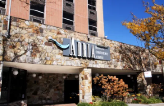 亞德里亞飯店和會議中心 CUNY Assistive Technology Services附近的飯店