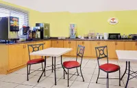 Super 8 by Wyndham Sturgeon Bay Hotels in Sevastopol