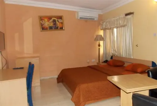 Royal Paragon Hotel فنادق في Ozuoba