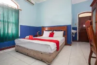 RedDoorz @ Genteng Surabaya 2 Hotel a Bubutan