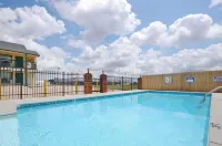 Days Inn by Wyndham Pratt Hotels in Pratt