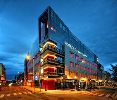 Hotel & Spa Ciudad de Binéfar Các khách sạn ở Azanuy