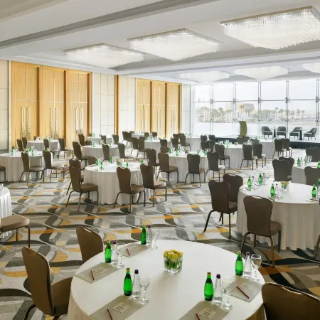 Crowne Plaza JEDDAH AL SALAM by IHG Отели рядом с достопримечательностью «Торговый центр Aya»