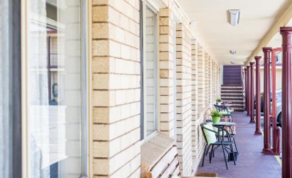 Lilac City Motor Inn & Steakhouse