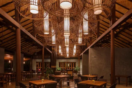 Azalea Village Отели рядом с достопримечательностью «Wat Cham PI»