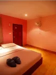 Lanta Bee Garden Bungalow