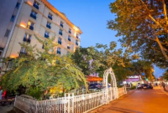 Topkapi Kunlun Kensington Hotel