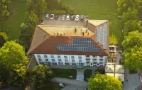 Hotel Dein Franz - Bistro, Kaffeebar & Outdoor-Lounge - - parking