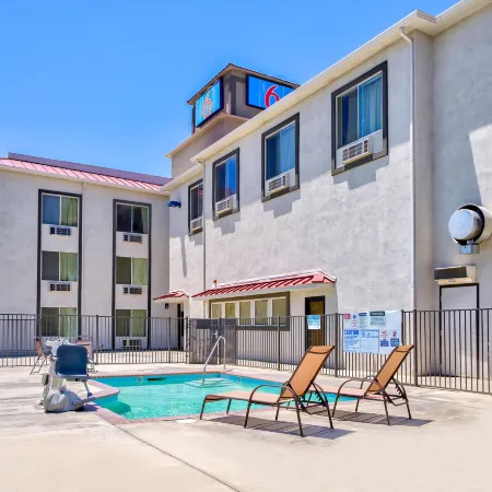 Motel 6 - Hesperia, CA - West Main Street - I-15