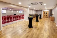 DoubleTree by Hilton Milton Keynes - Parkplatz