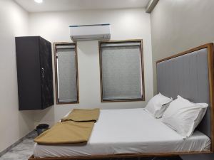 Sunshine Dormitory& Rooms