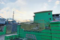 OYO 91757 Surya HotelNearTaman Anggrek Pkk Watansoppeng Hotel dekat Masjid Baiturrahman Takalala