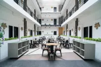 Sans Hotel Fiffa Premiere Malang by RedDoorz Hotels in Lowokwaru