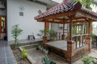 RedDoorz Syariah Near Gerbang Tol Manyaran Hotel di Semarang Barat