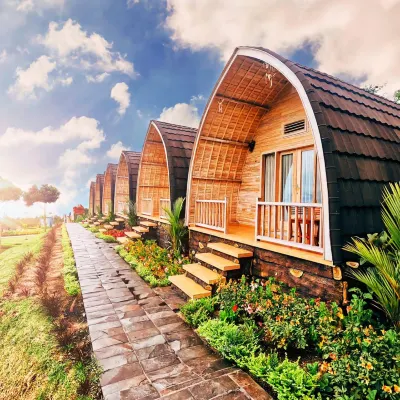 The Blooms Villas Отели рядом с достопримечательностью «Храм Улун-Дану»