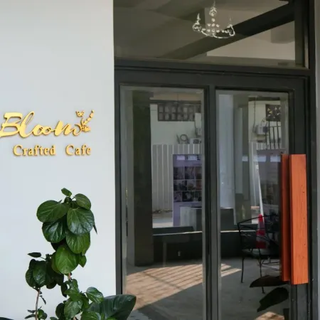 Bloom Boutique Hotel & Cafe