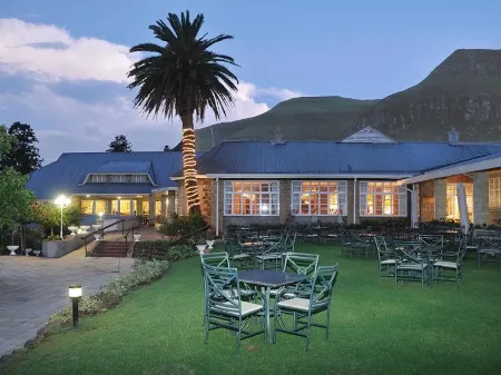 Cathedral Peak Hotel Отели в г. Gaints Castle Game Reserve