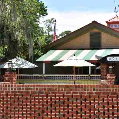 The Inlet Sports Lodge Hotel Exterior