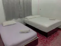 Ruean Prathum Resort Hotels near Wat Dong Oi