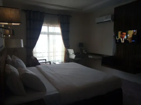 阿迪格套房酒店