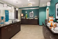 햄프턴 인 페어몬트 플레전트 밸리