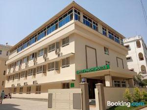 Sreeparthi Hotel