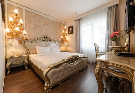 더 화이트 호텔 8A 타이 반 룽