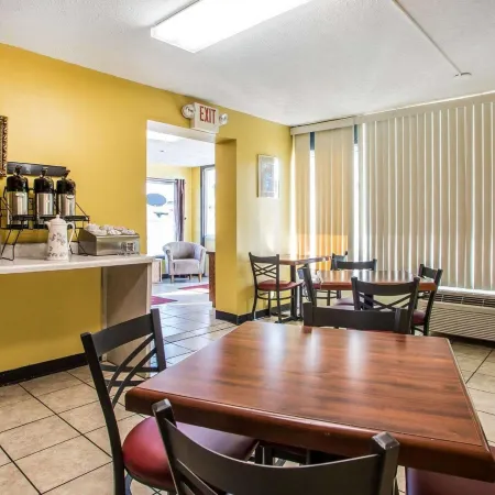 Econo Lodge Near Missouri University of Science and Technology