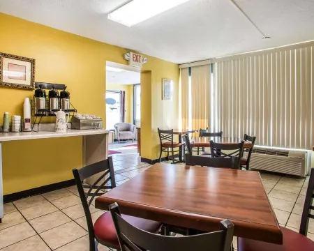 Econo Lodge Near Missouri University of Science and Technology Отели рядом с достопримечательностью «Computer Science»