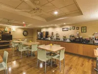 La Quinta Inn & Suites by Wyndham West Palm Beach Airport - breakfast