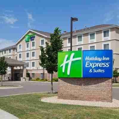 Holiday Inn Express & Suites Rogers Hotel Exterior