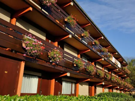 Campanile Saint Etienne Est - Saint Chamond Отели в г. Сен-Шамон