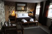 Zur Ewigen Lampe Romantisches Landhotel & Restaurant Hotels in Heimbach