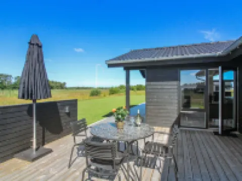 "Ariadne" - 900m from the Sea