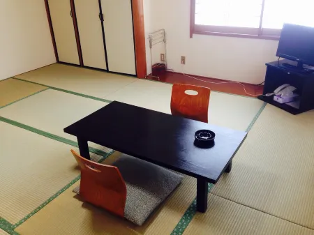 Kanahan Ryokan Отели рядом с достопримечательностью «Yokoyama Kyodokan»