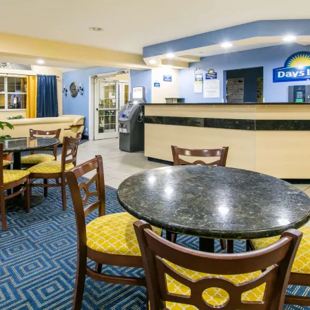 Days Inn & Suites by Wyndham Pryor