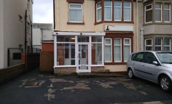 Seaforth Guest House - Pleasure Beach - Housity