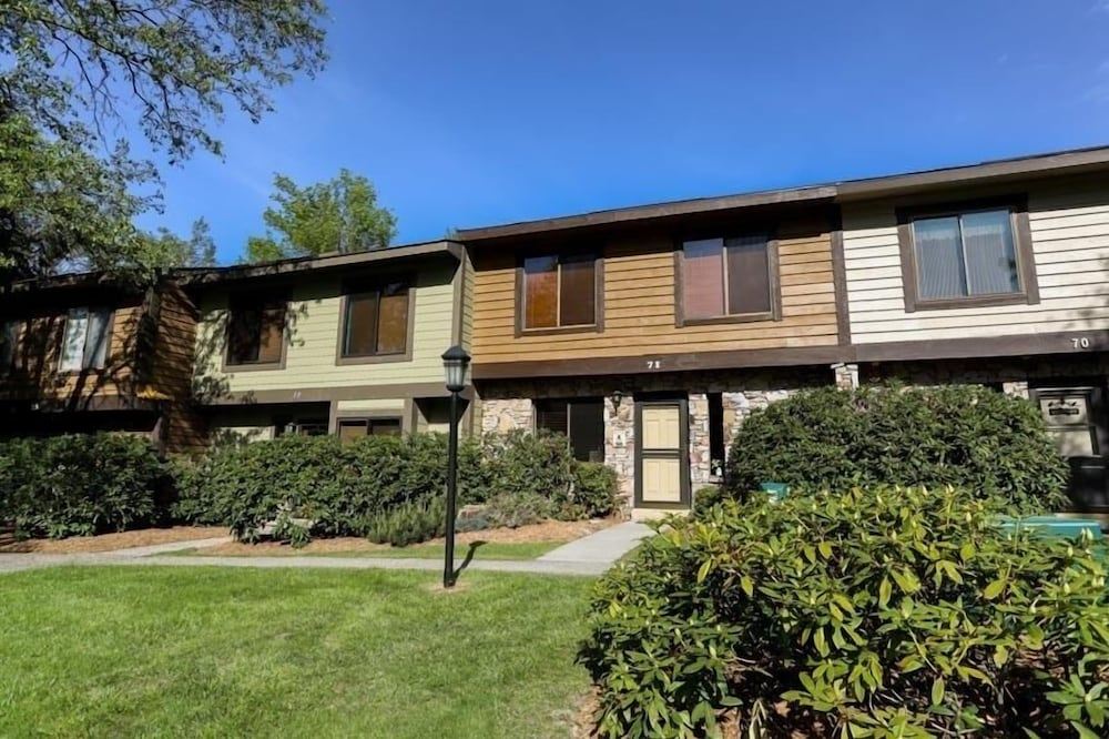 Seven Springs Swiss Mountain 3 Bedroom Standard Condo, Close to Golf Course Condo